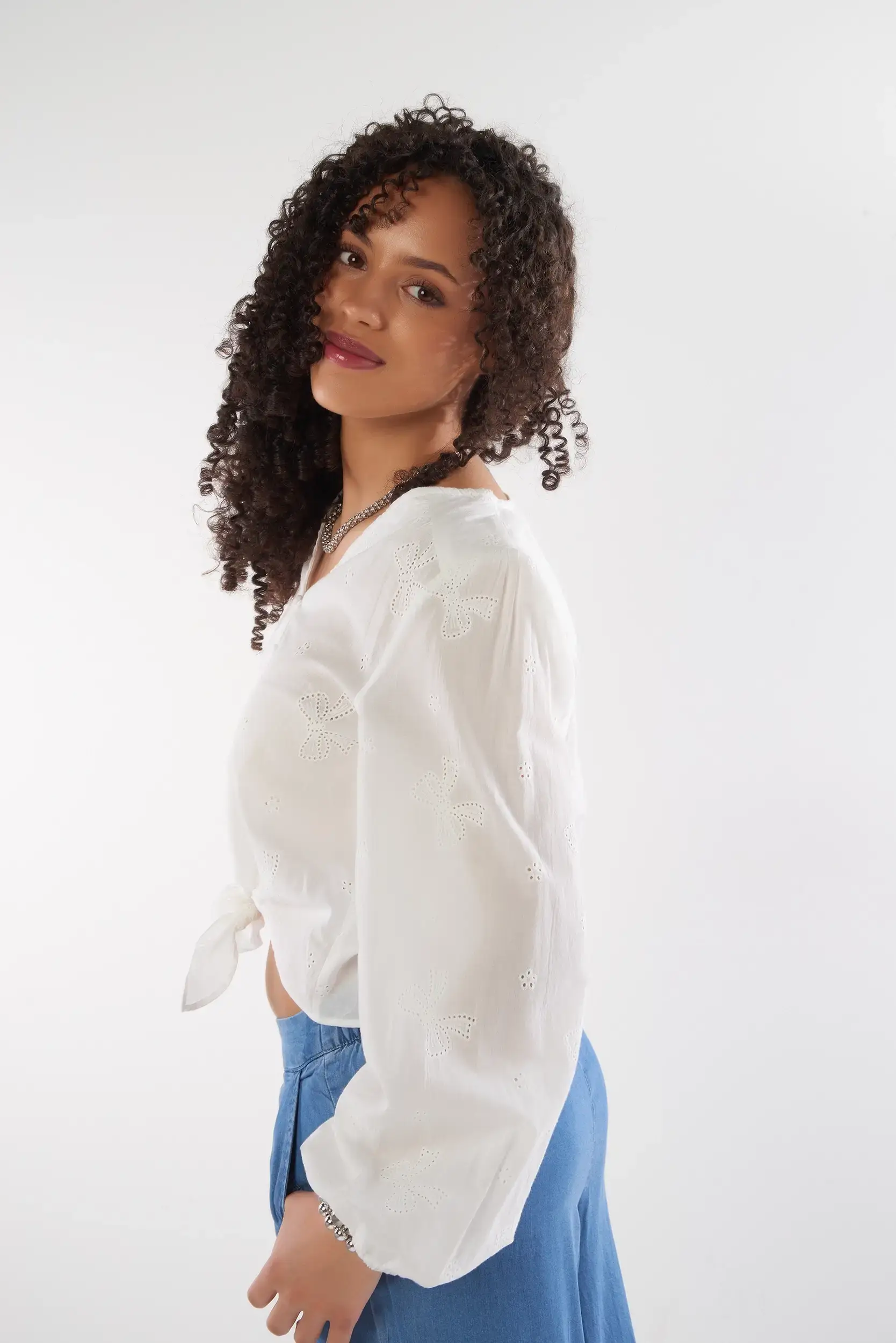 Blouse raffiné à nœuds brodés - ALYSSA-LC - (E-A11) - Image 2