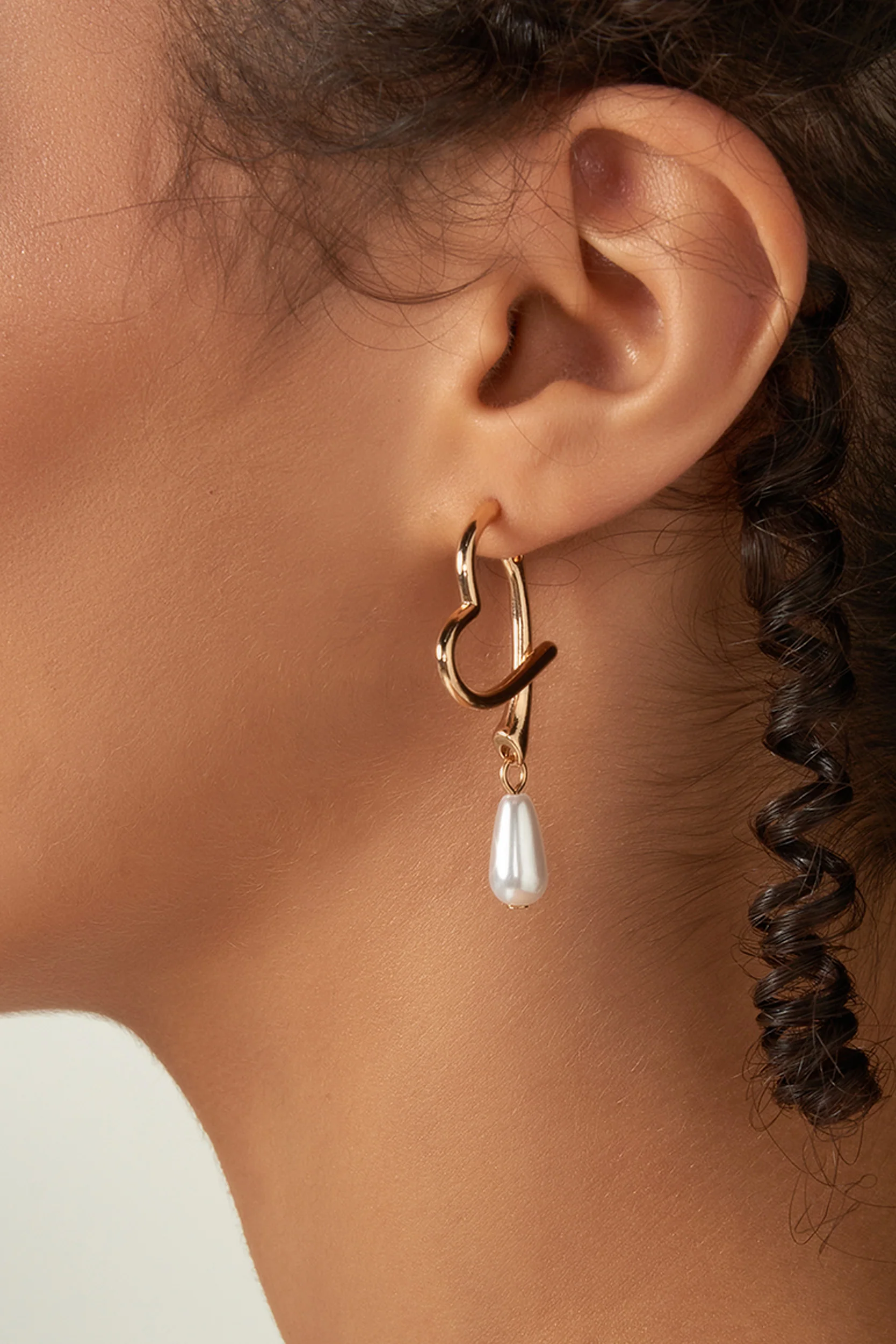 Boucles d’Oreilles Dorées avec Perle - C1184 - VENTE FINALE - Image 3