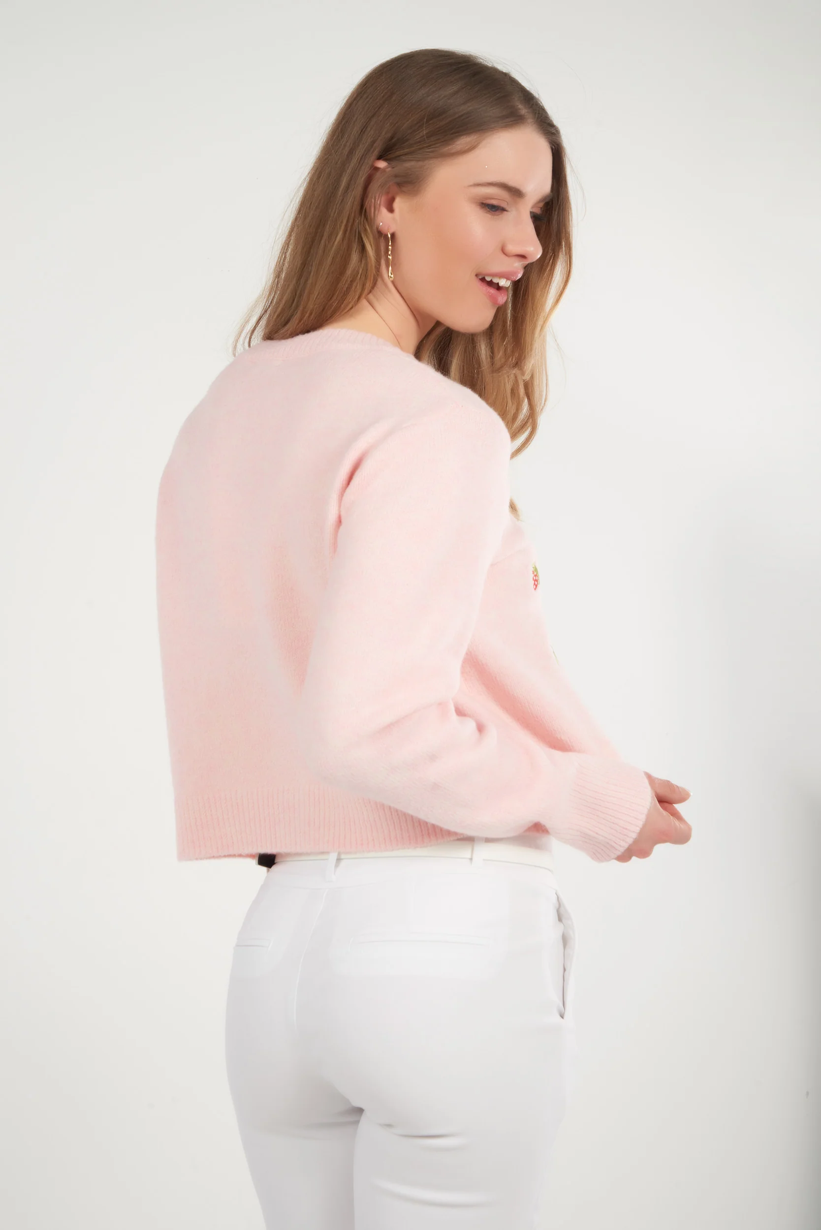 Cardigan en maille à broderies de fraises - Y8618-B - (E-A9) - Image 3