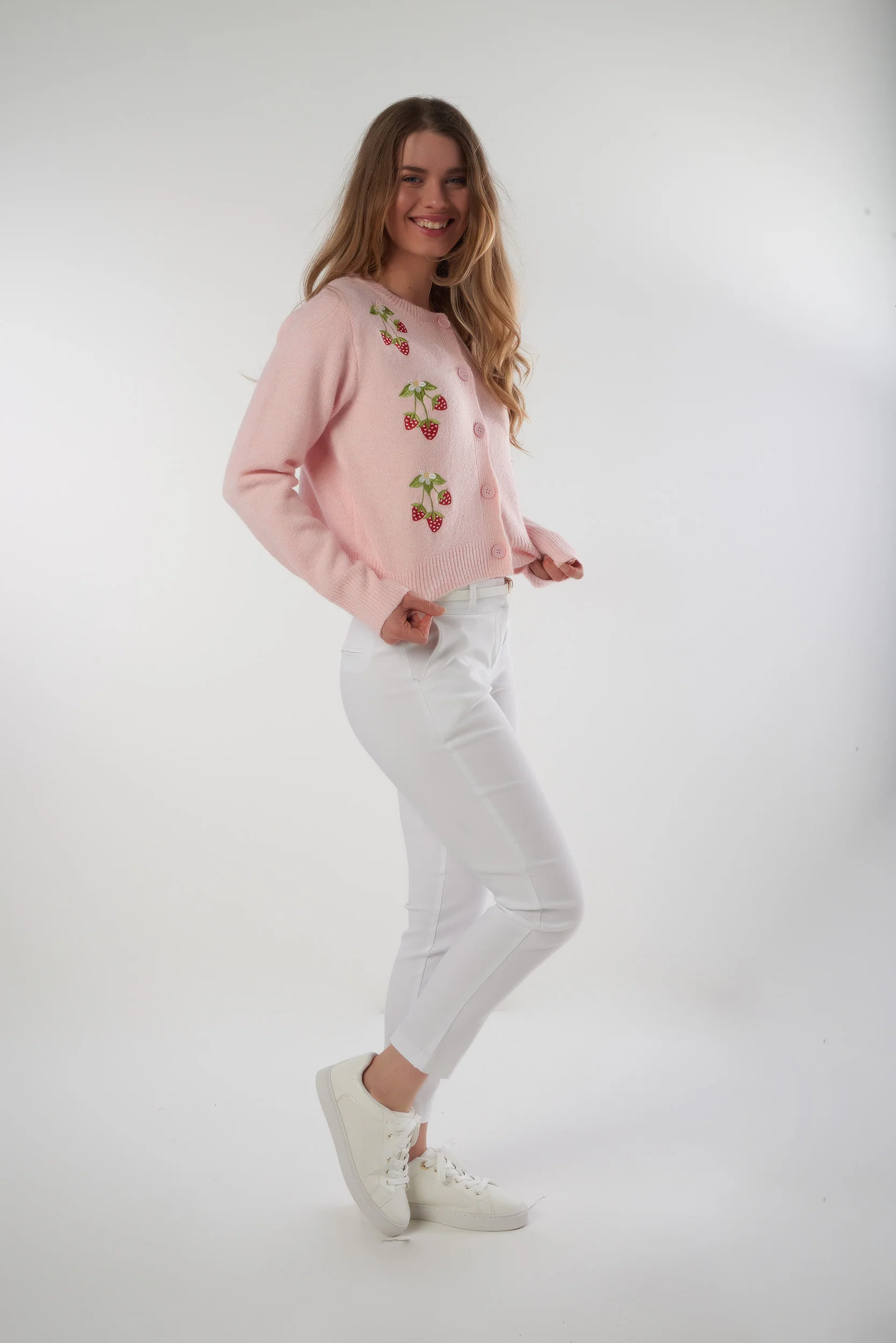 Cardigan en maille à broderies de fraises - Y8618-B - (E-A9) - Image 5